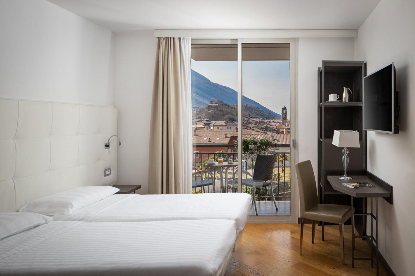 Hotel Continental - Tonelli Hotels Torbole Sul Garda Kültér fotó