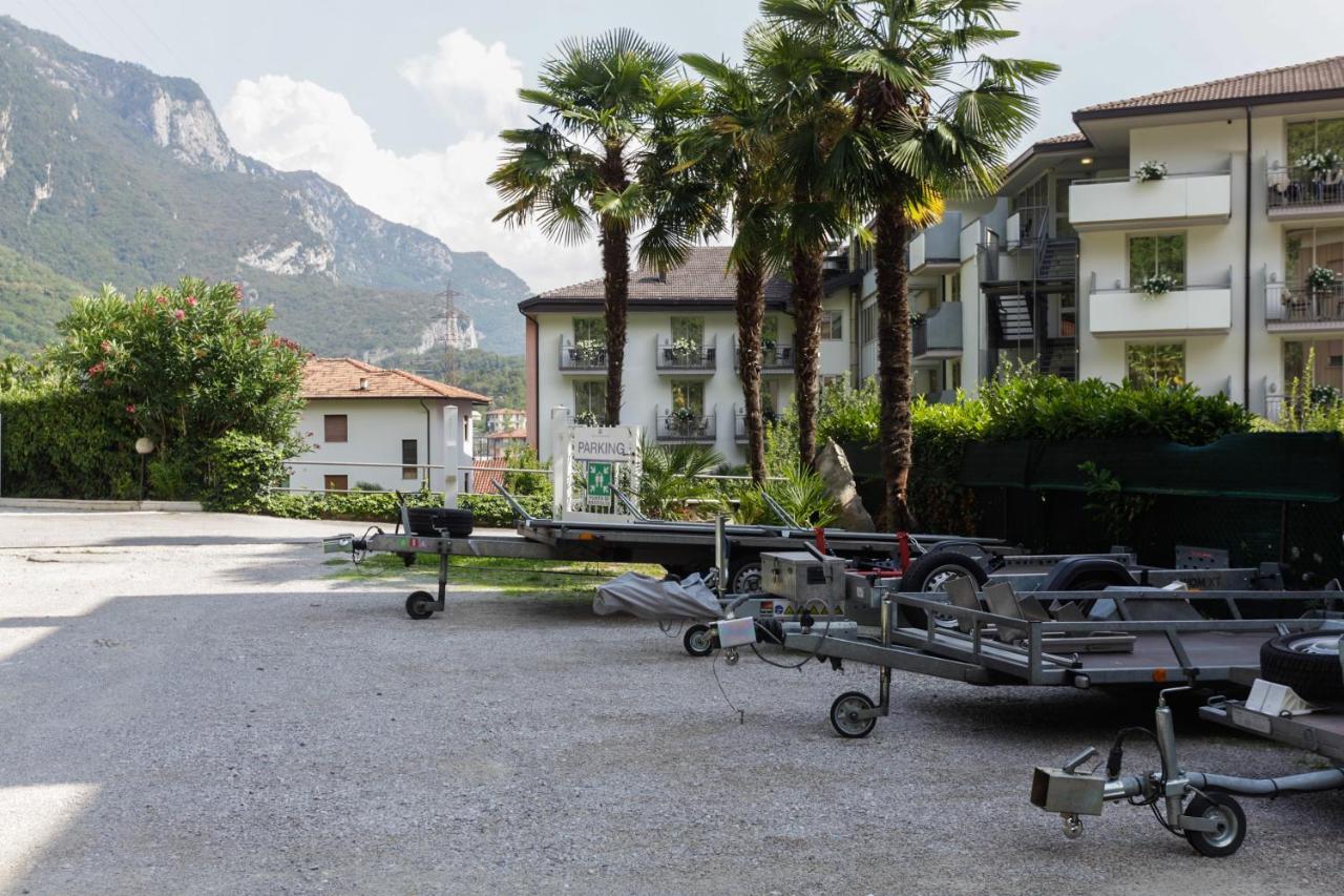 Hotel Continental - Tonelli Hotels Torbole Sul Garda Kültér fotó