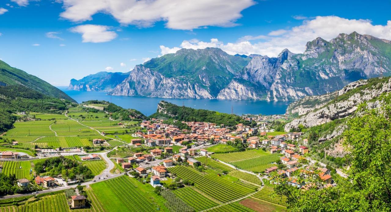 Hotel Continental - Tonelli Hotels Torbole Sul Garda Kültér fotó